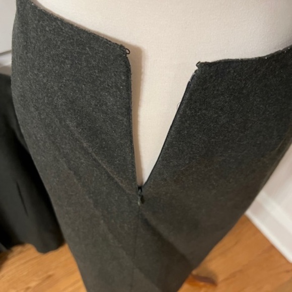 Womens Calvin Klein Collection wool, cashmere, nylon, and spandex suit. - Picture 14 of 16